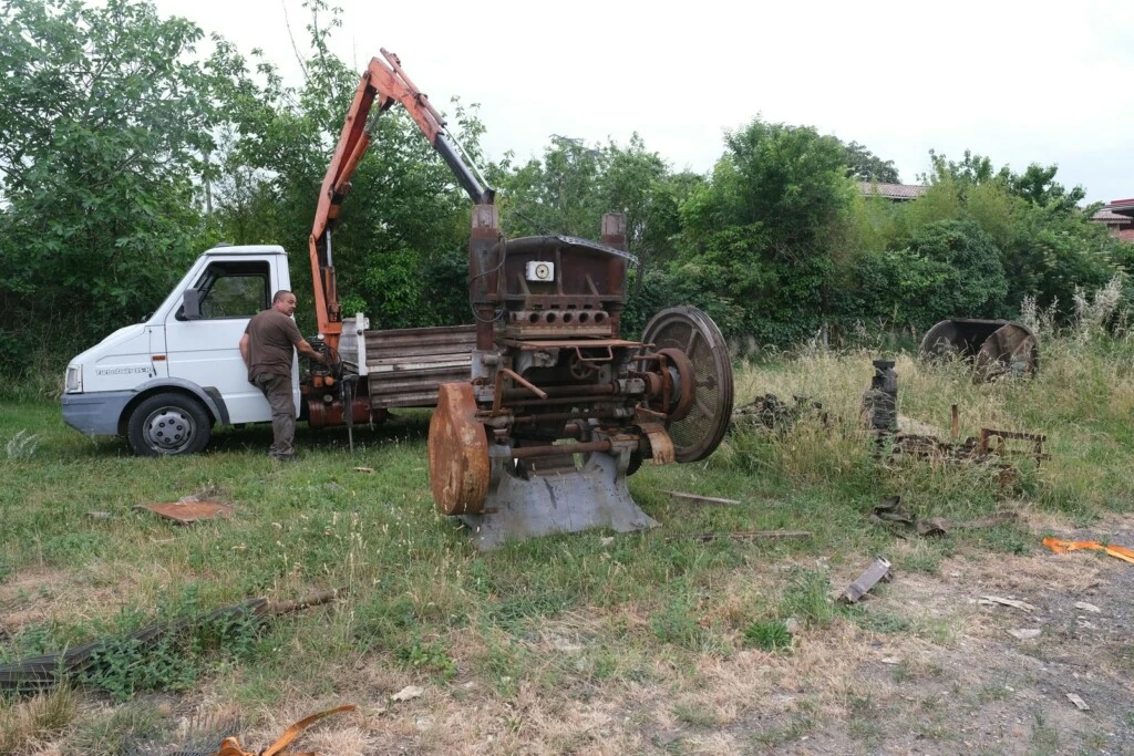 Machine redressée après récupération, avant démontage