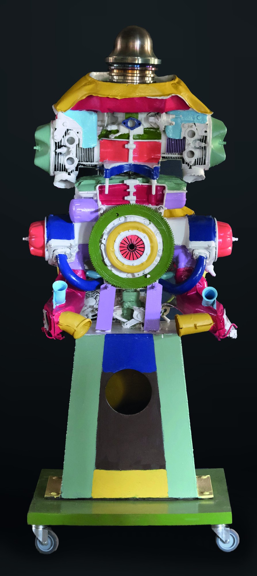 Samurai, sculpture de Gabriel Lemaire Sicre faite de deux moteurs de Citroën 2CV empilés